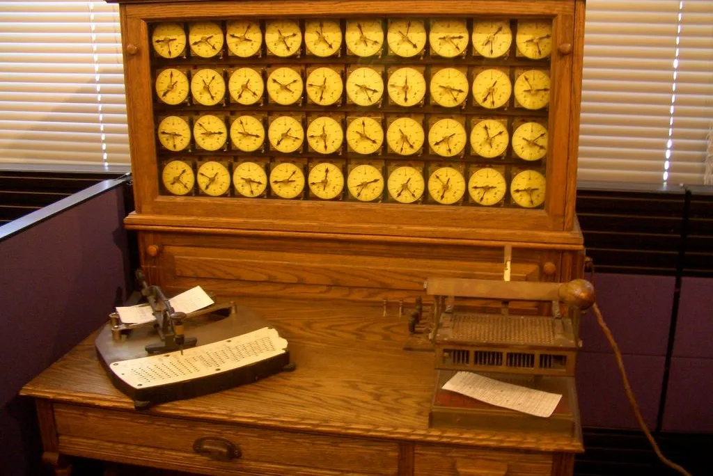Hollerith tabulating machine with punched cards