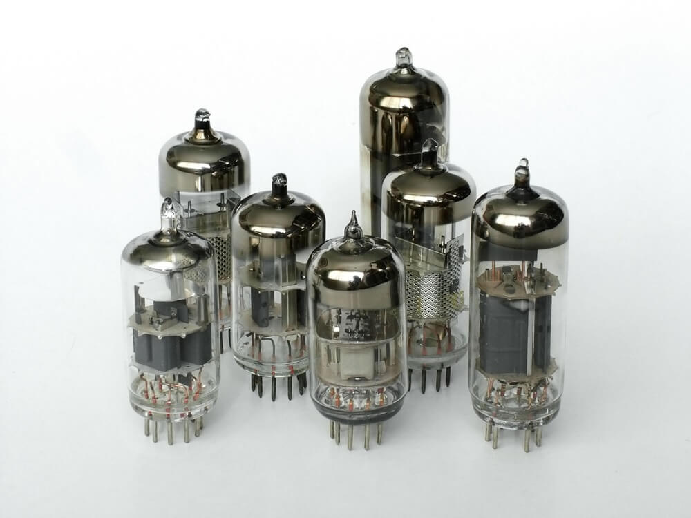 Vacuum tubes used in first generation computers
